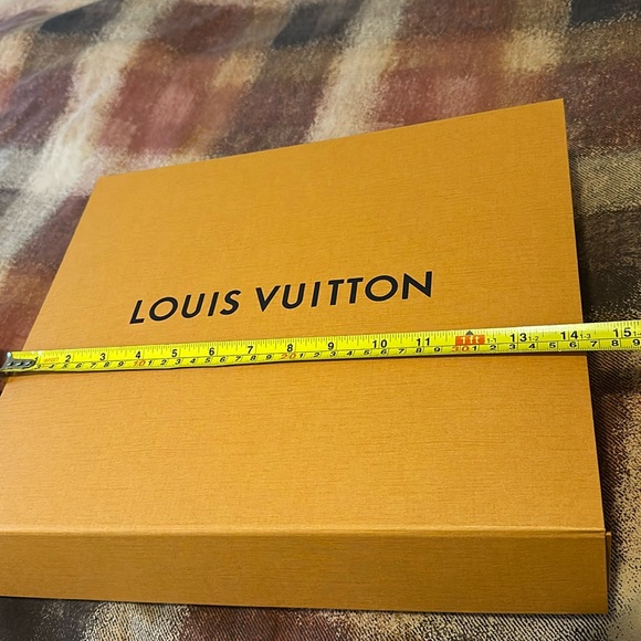 Louis Vuitton empty magnetic box with shopping bag - Picture 2 of 5
